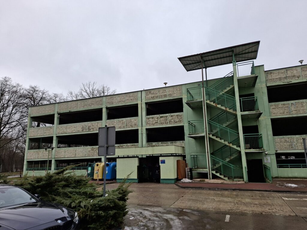 Udział 30000/14040000 i udział 600000/586 200000 w prawach własności gruntowych - ul. Aluzyjna, Warszawa - 75% 1 20260223 102534